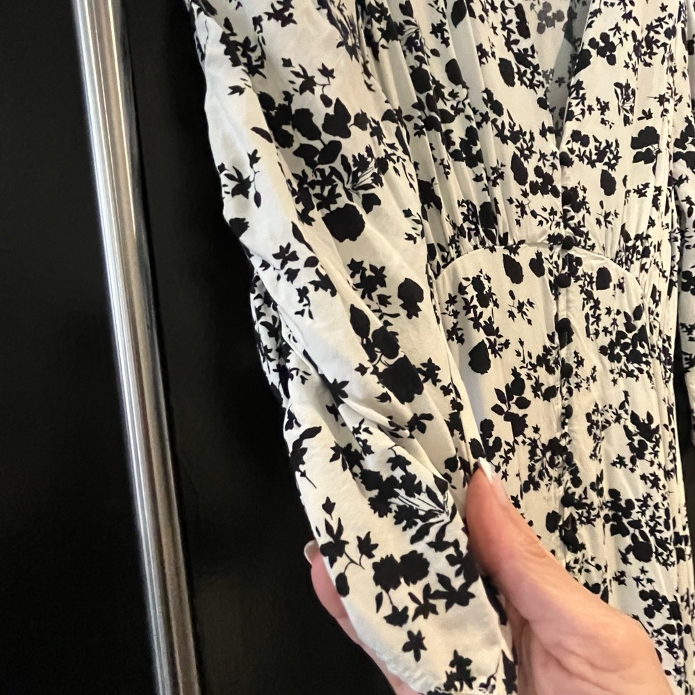 Subtle Puff sleeve Dress - Picture 9 of 12